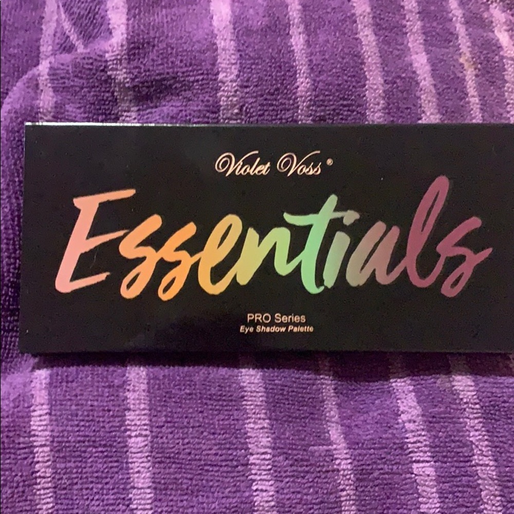 Essentials PRO series eye shadow palette